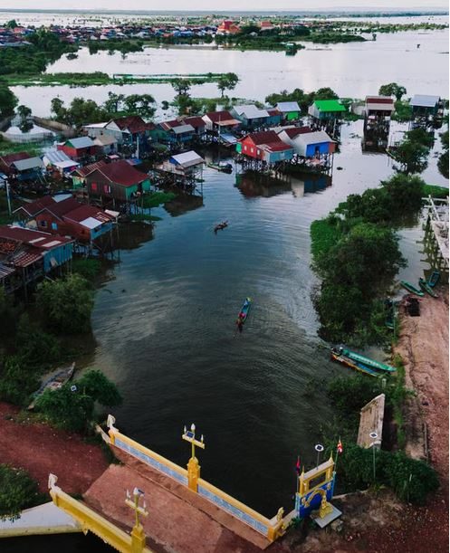 Village flottant sur le lac Tonlé Sap